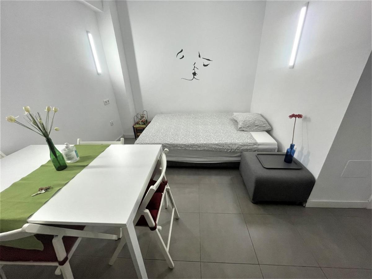 Plaza De Toros / Centro Apartment Malaga Luaran gambar